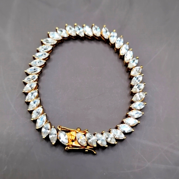 VTG Tennis Bracelet Marquise Cut Prong Set Cubic Zirconia Gold Tone Box Clasp - Picture 1 of 11